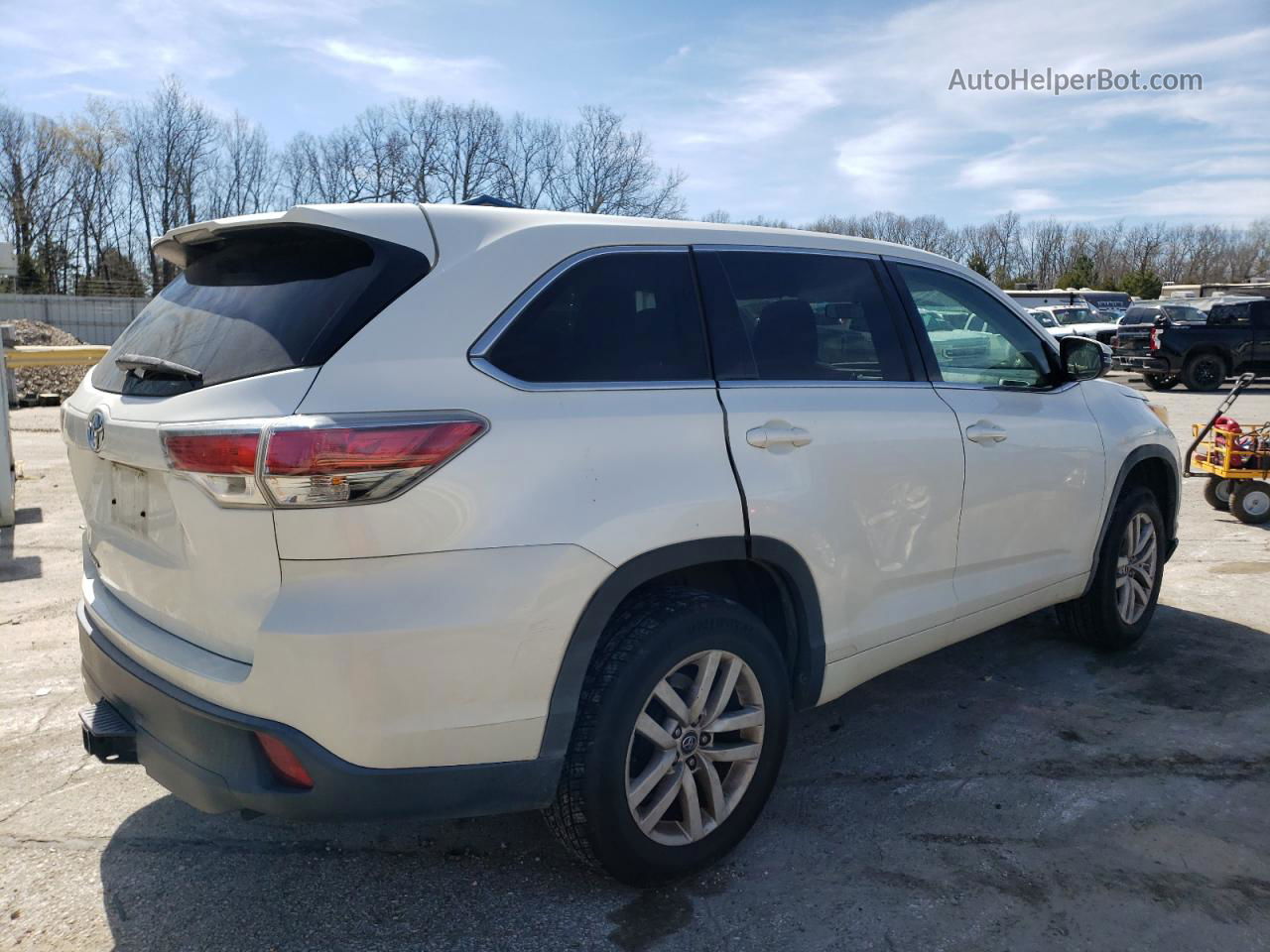 2016 Toyota Highlander Le White vin: 5TDZKRFH9GS135875