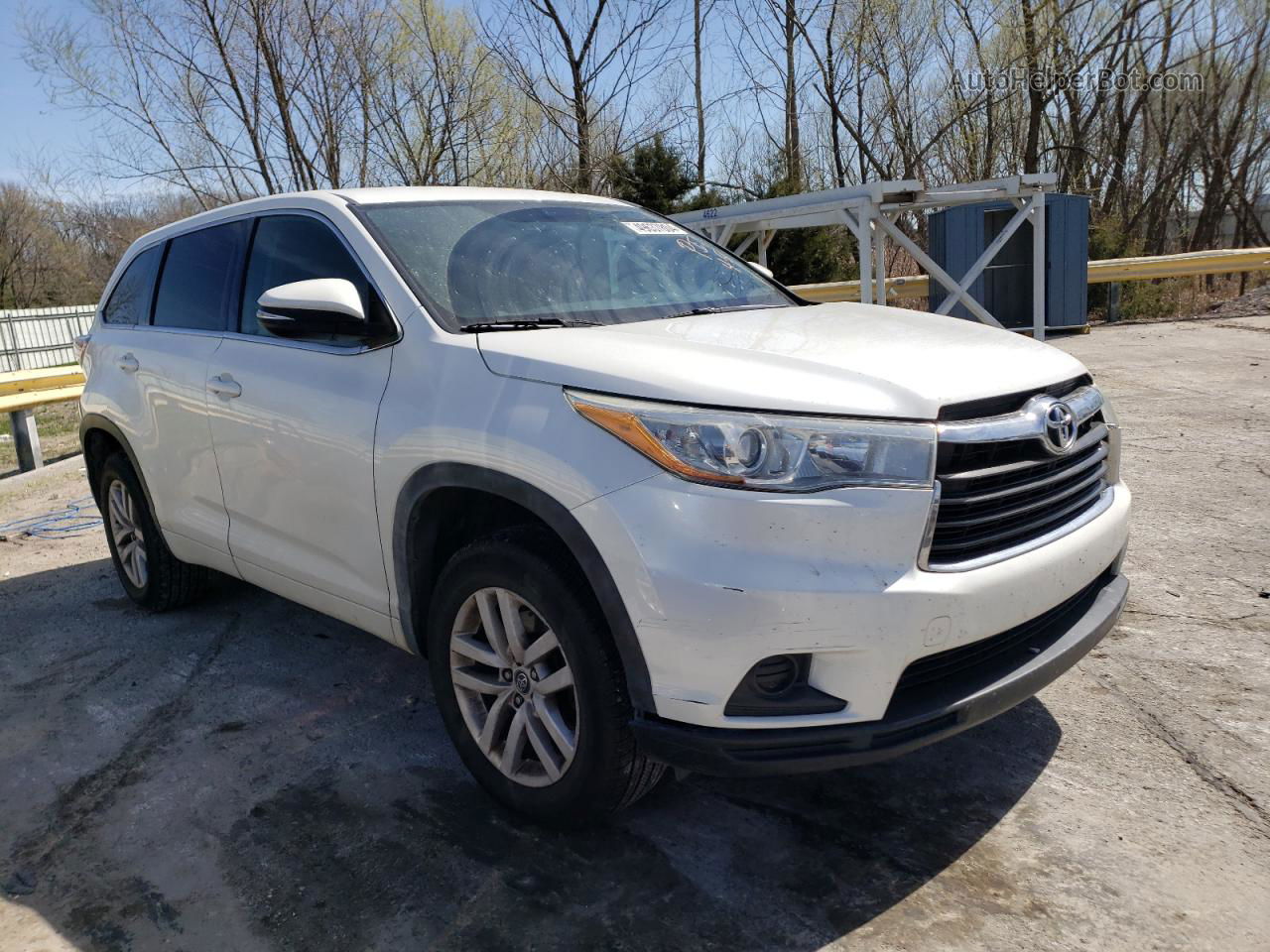 2016 Toyota Highlander Le White vin: 5TDZKRFH9GS135875