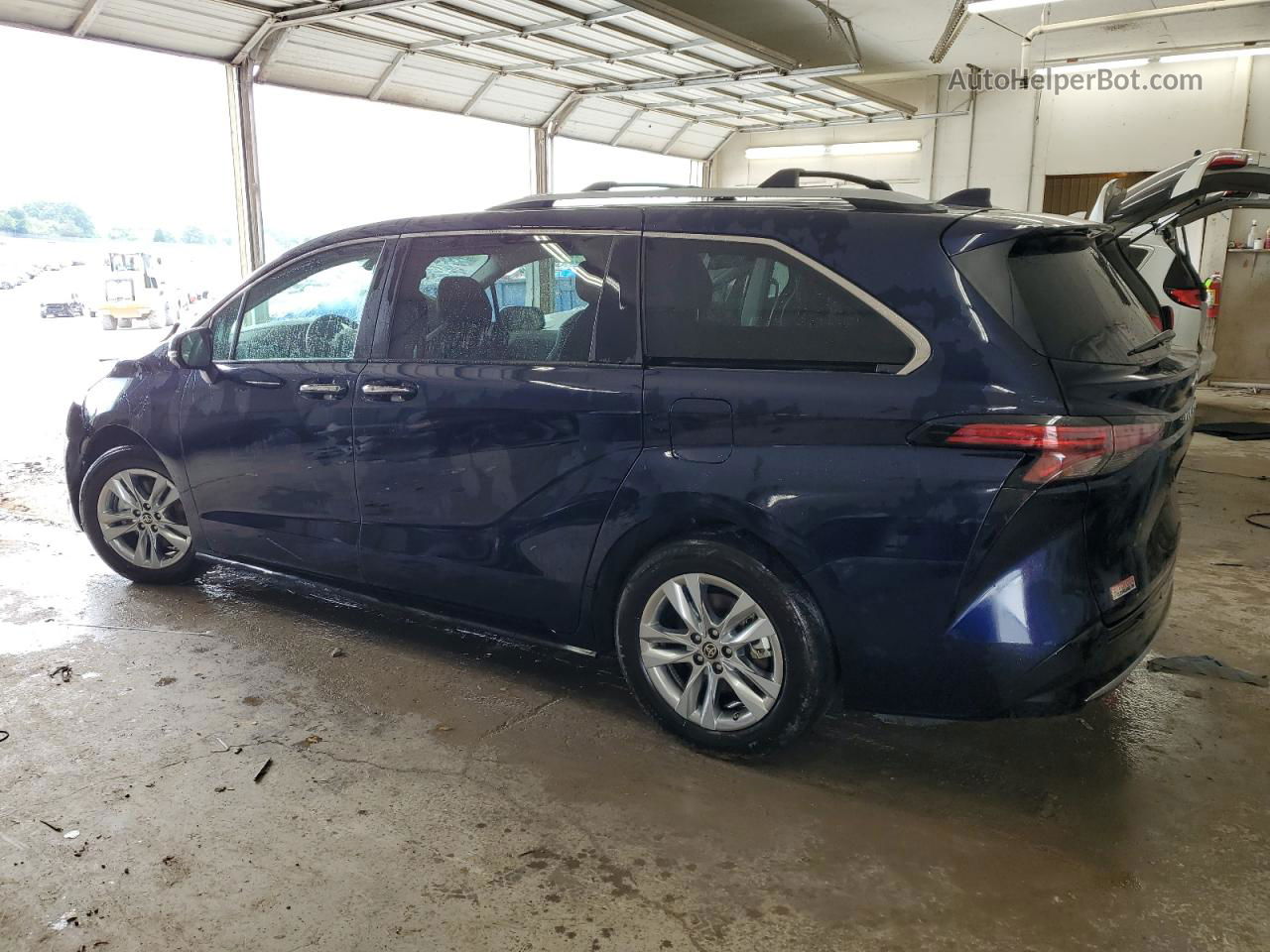 2022 Toyota Sienna Limited Blue vin: 5TDZRKEC5NS108257