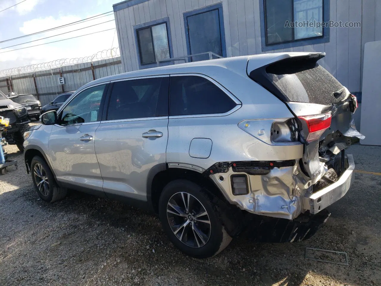 2019 Toyota Highlander Le Silver vin: 5TDZZRFH0KS363705