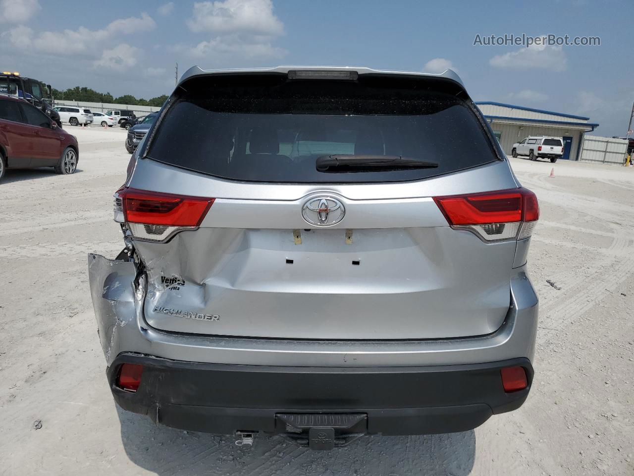 2019 Toyota Highlander Le Серебряный vin: 5TDZZRFH1KS365205