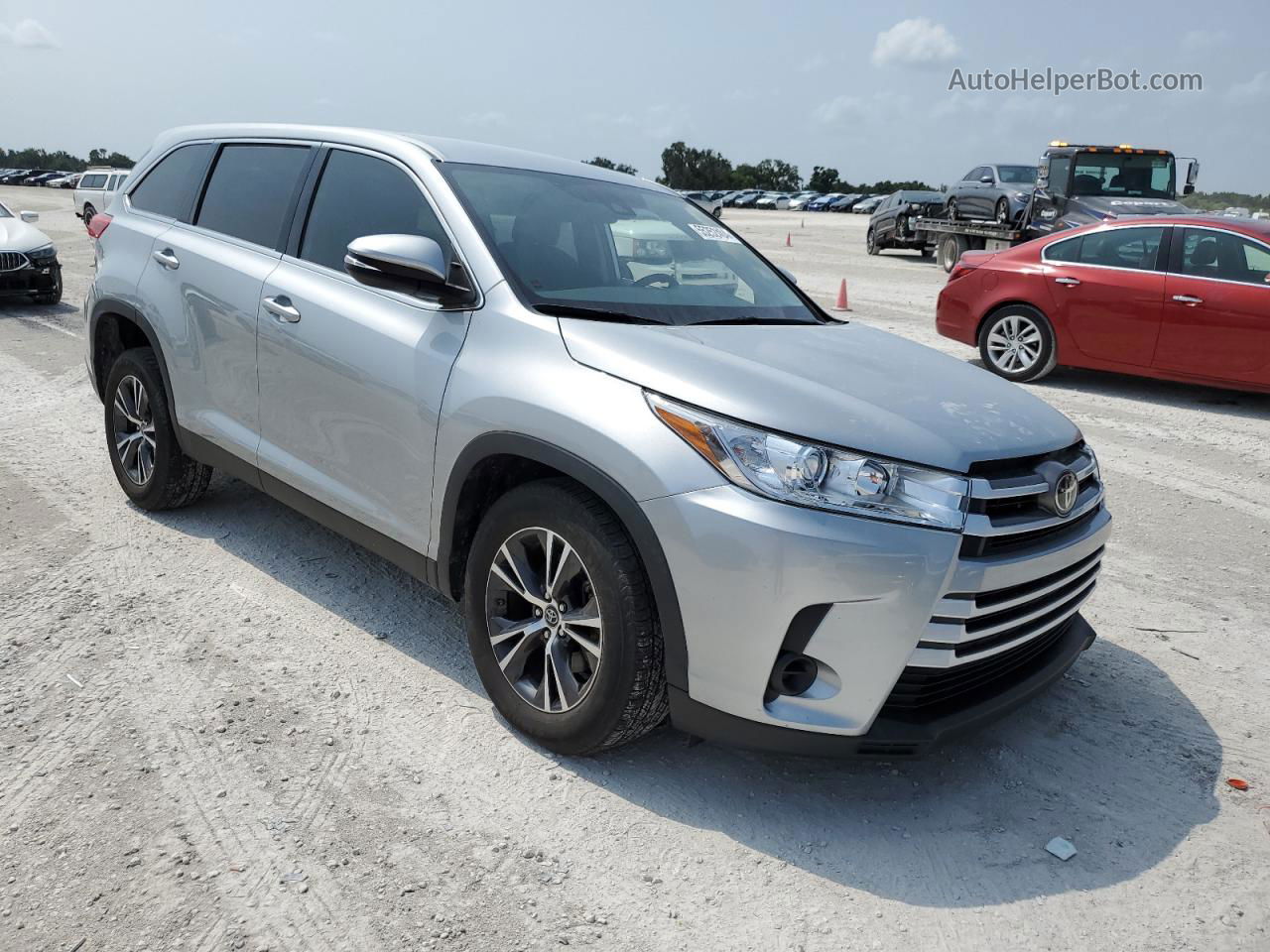 2019 Toyota Highlander Le Silver vin: 5TDZZRFH1KS365205