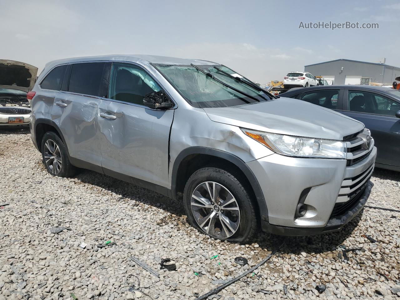 2019 Toyota Highlander Le Silver vin: 5TDZZRFH4KS338953