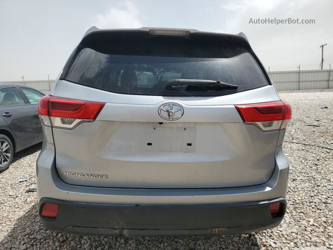 2019 Toyota Highlander Le Серебряный vin: 5TDZZRFH4KS338953