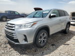 2019 Toyota Highlander Le Серебряный vin: 5TDZZRFH4KS338953