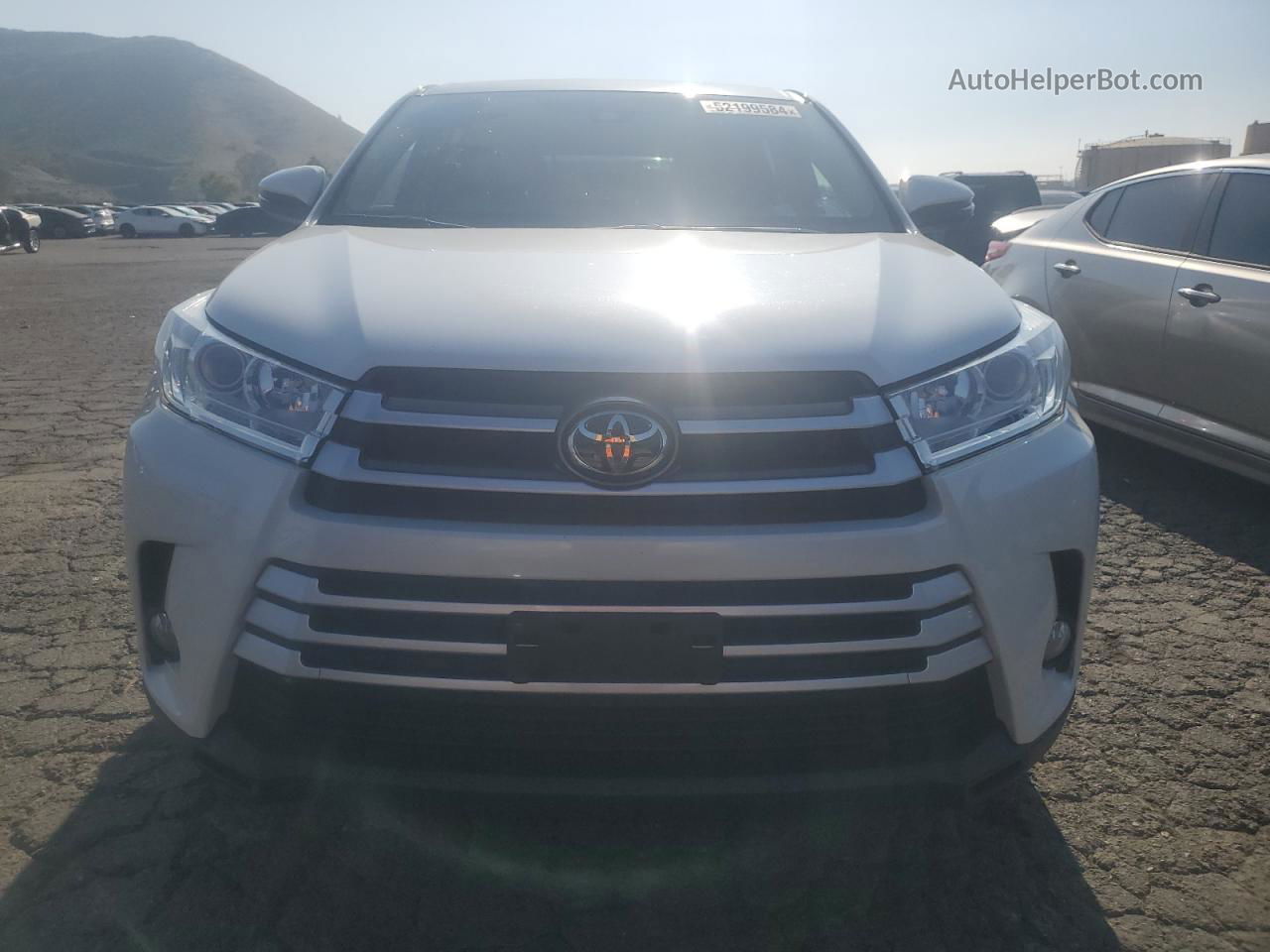 2019 Toyota Highlander Le Белый vin: 5TDZZRFH6KS344768