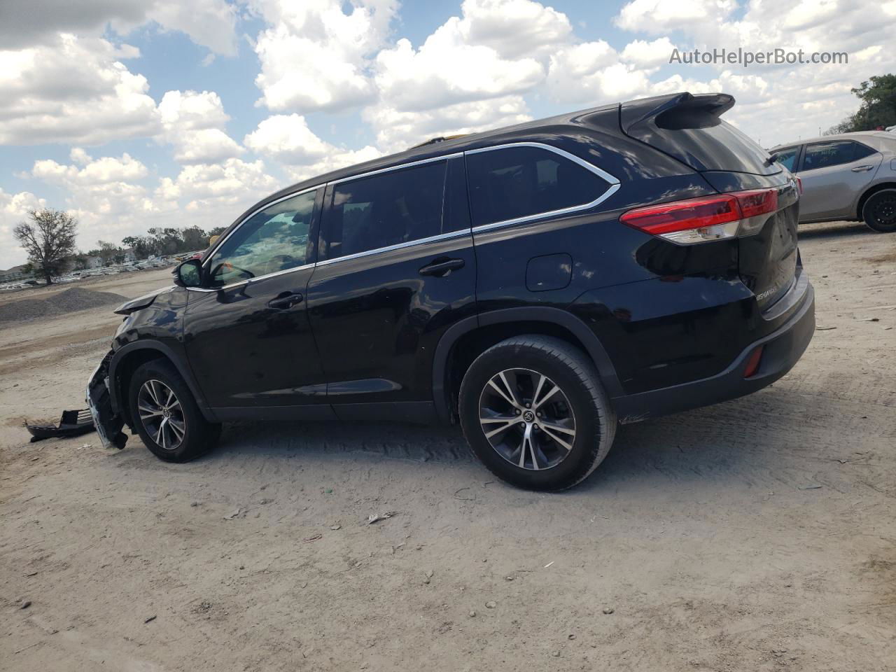 2019 Toyota Highlander Le Black vin: 5TDZZRFH7KS293216