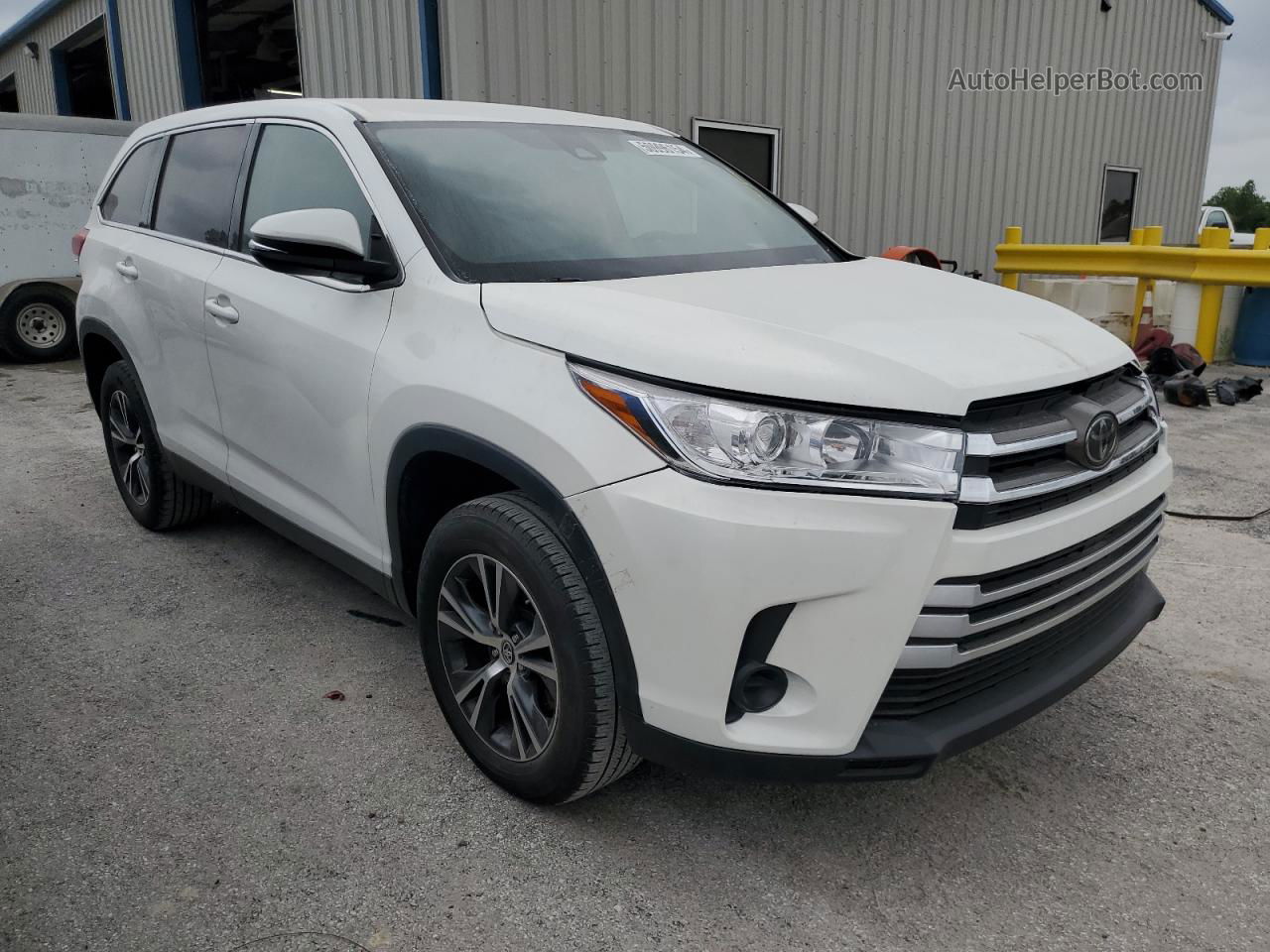 2019 Toyota Highlander Le White vin: 5TDZZRFH9KS303163