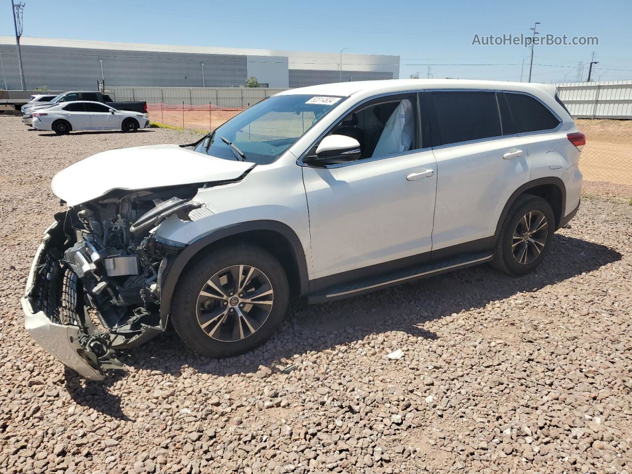 2019 Toyota Highlander Le White vin: 5TDZZRFHXKS312731