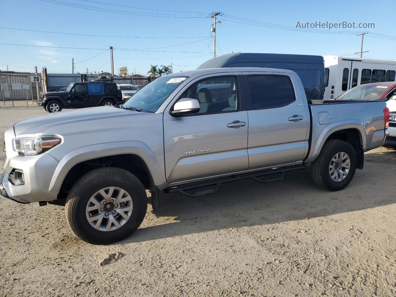 2017 Toyota Tacoma Double Cab Silver vin: 5TFAX5GN2HX095338