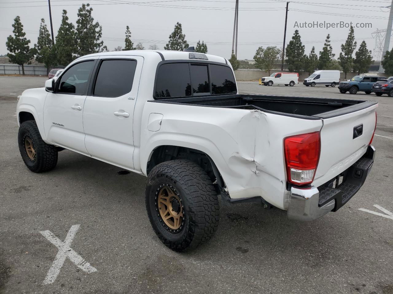 2017 Toyota Tacoma Double Cab White vin: 5TFAX5GN6HX088098