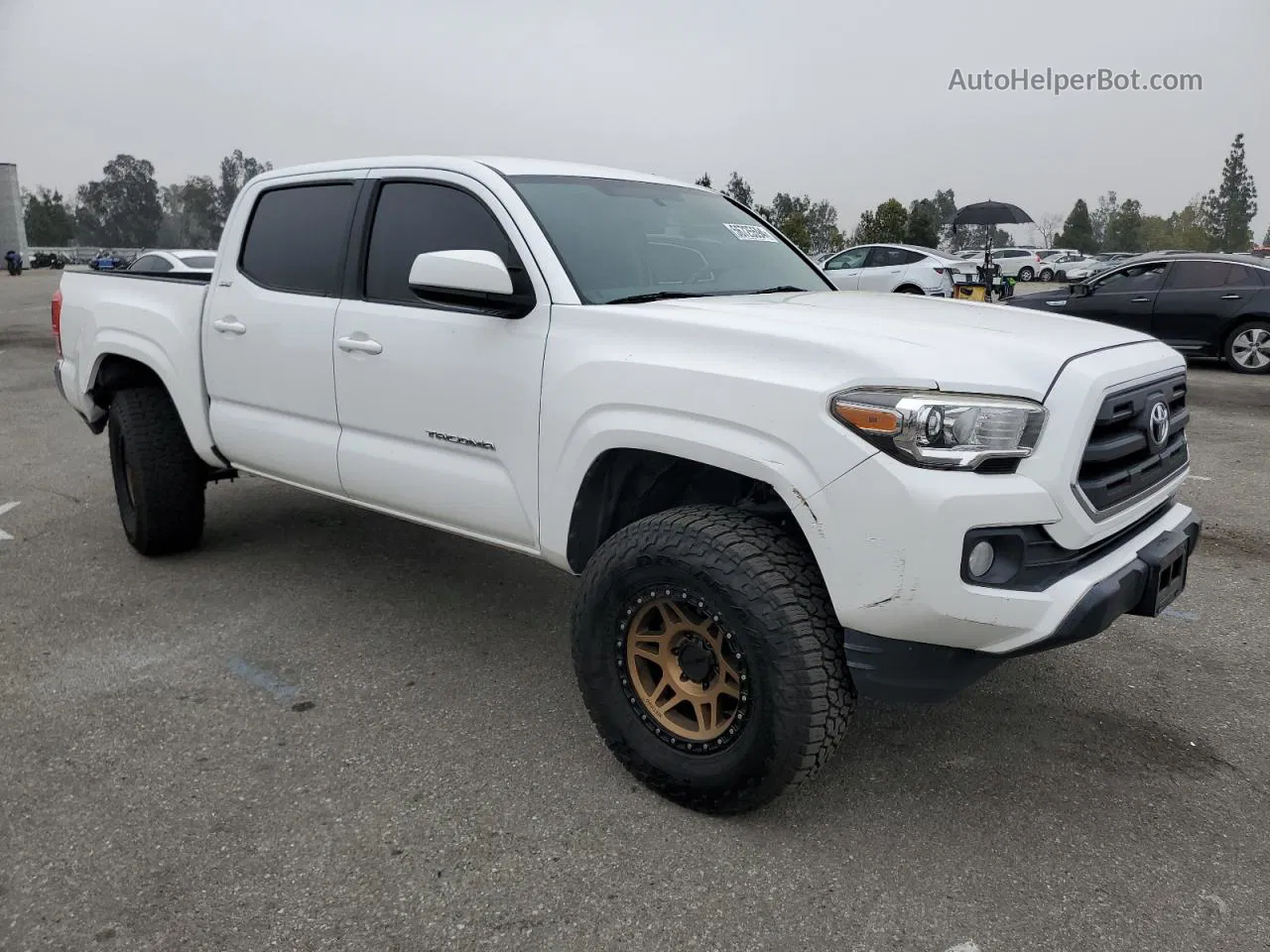 2017 Toyota Tacoma Double Cab White vin: 5TFAX5GN6HX088098