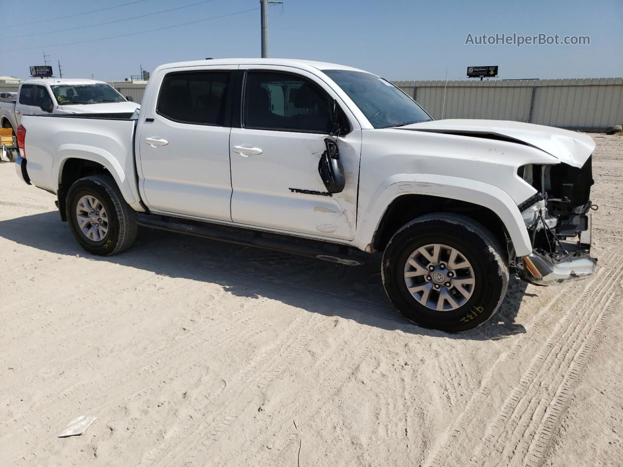 2017 Toyota Tacoma Double Cab White vin: 5TFAZ5CN1HX022235