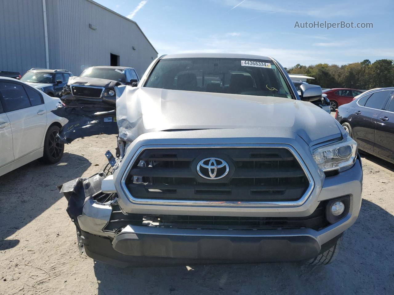 2017 Toyota Tacoma Double Cab Silver vin: 5TFAZ5CN2HX038363