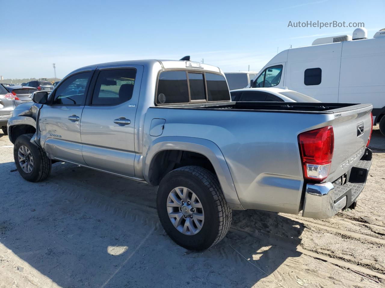 2017 Toyota Tacoma Double Cab Silver vin: 5TFAZ5CN2HX038363