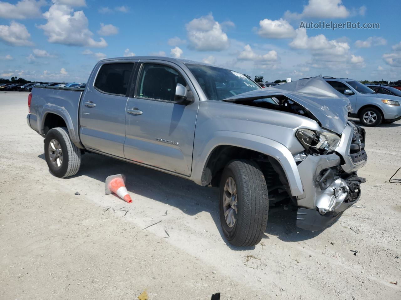 2017 Toyota Tacoma Double Cab Silver vin: 5TFAZ5CN8HX039937