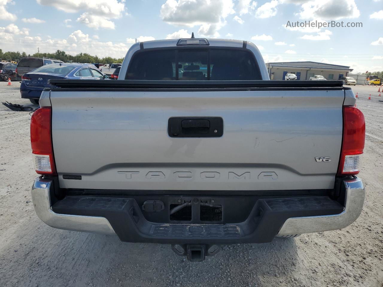 2017 Toyota Tacoma Double Cab Silver vin: 5TFAZ5CN8HX039937