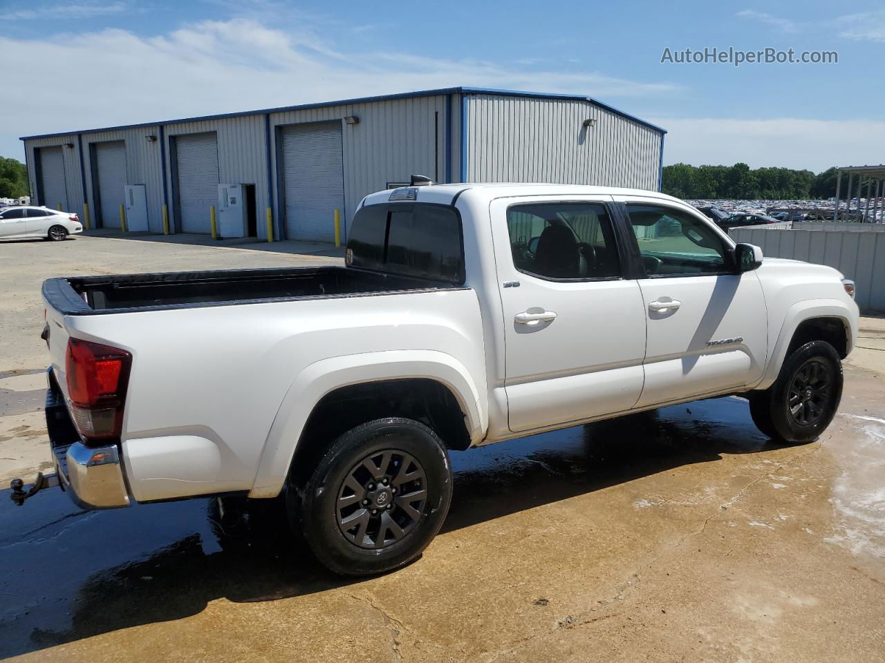 2021 Toyota Tacoma Double Cab White vin: 5TFAZ5CNXMX098482