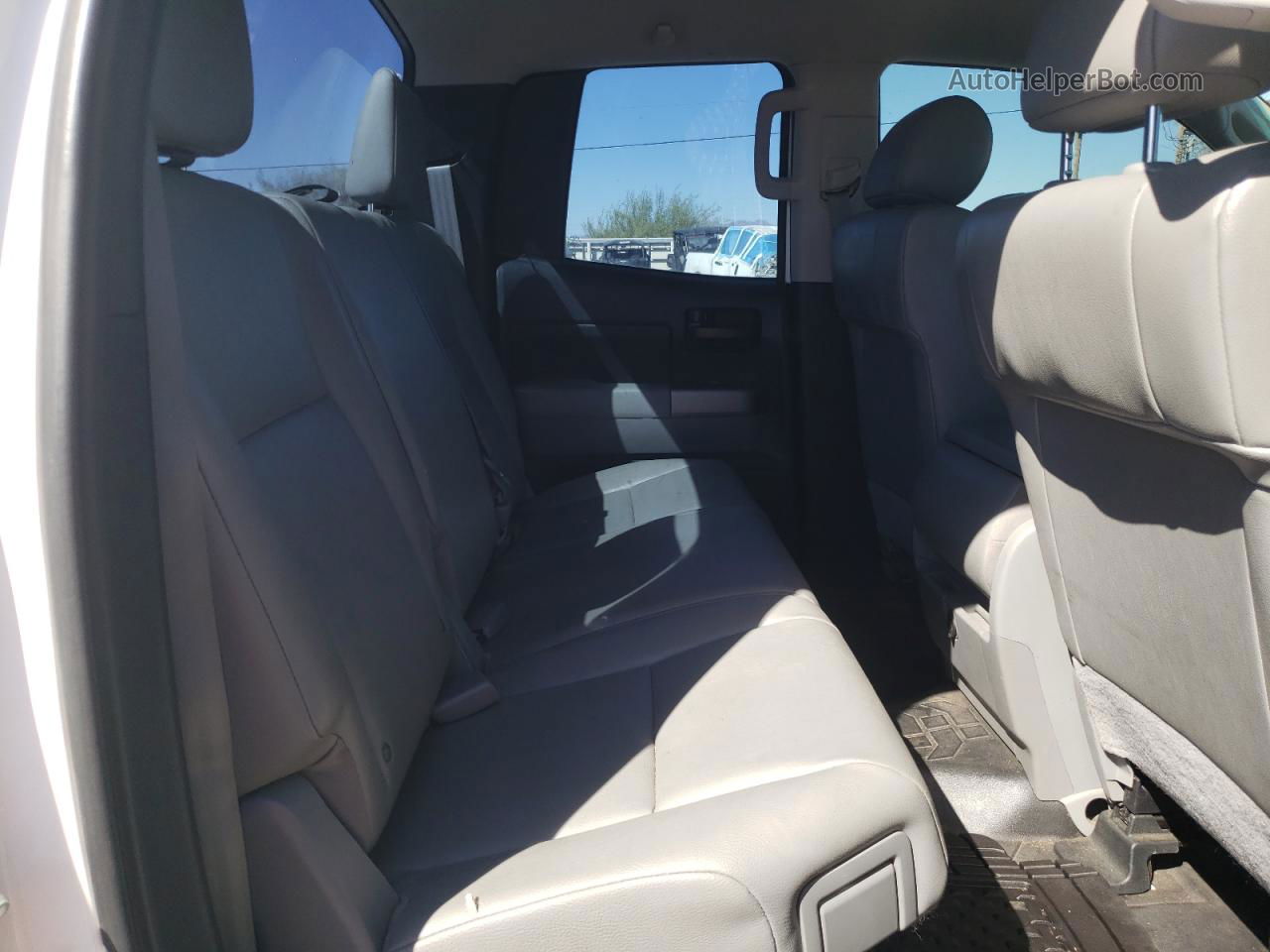 2012 Toyota Tundra Double Cab Sr5 White vin: 5TFCY5F16CX013060