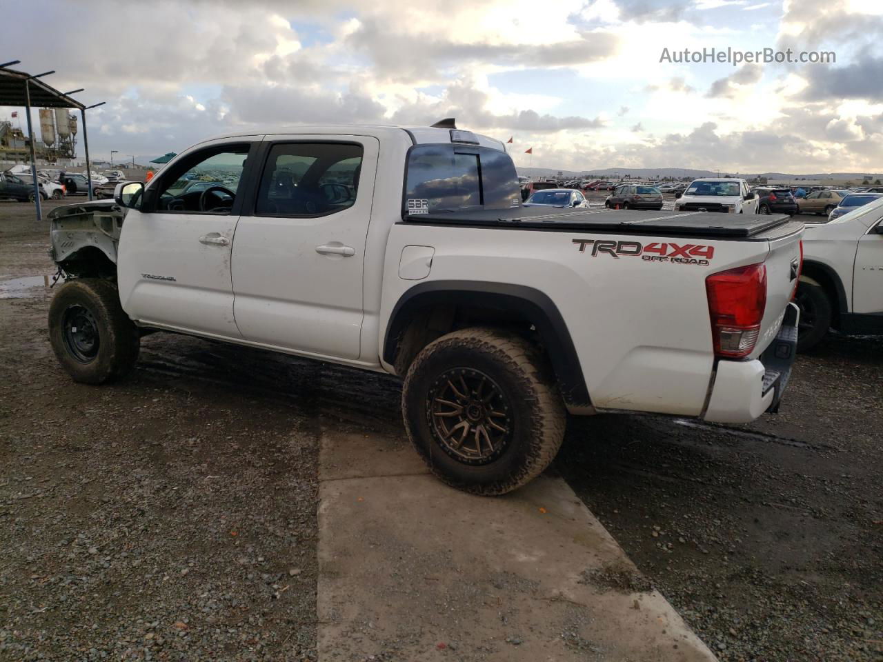 2017 Toyota Tacoma Double Cab White vin: 5TFCZ5AN0HX102167