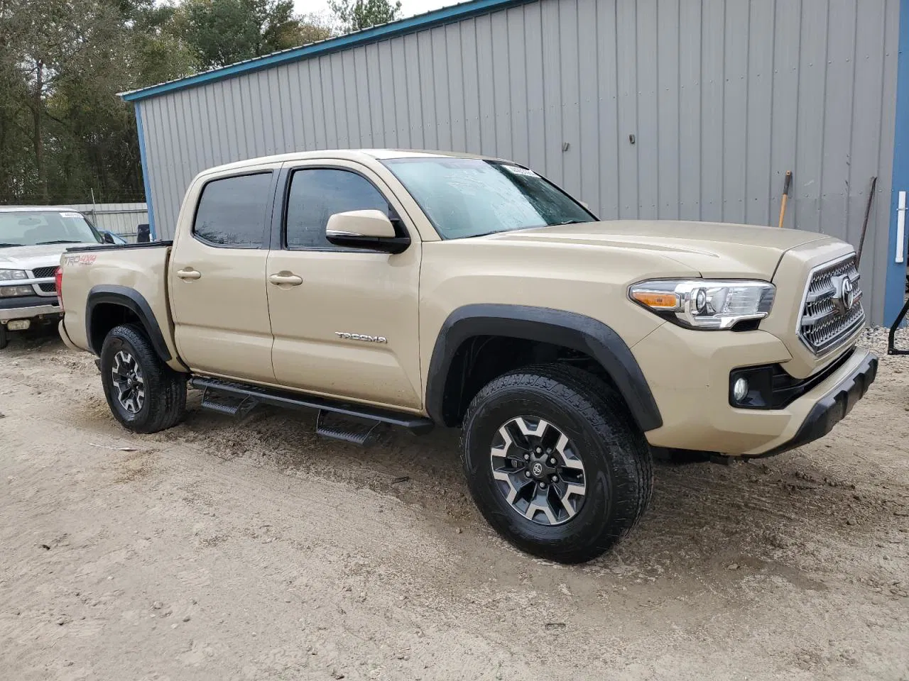 2017 Toyota Tacoma Double Cab Beige vin: 5TFCZ5AN1HX057532