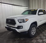2017 Toyota Tacoma Dbl Cab/sr/trdspt/or/pro White vin: 5TFCZ5AN4HX102883