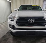 2017 Toyota Tacoma Dbl Cab/sr/trdspt/or/pro White vin: 5TFCZ5AN4HX102883