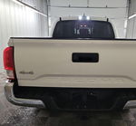 2017 Toyota Tacoma Dbl Cab/sr/trdspt/or/pro White vin: 5TFCZ5AN4HX102883