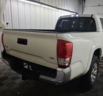 2017 Toyota Tacoma Dbl Cab/sr/trdspt/or/pro White vin: 5TFCZ5AN4HX102883