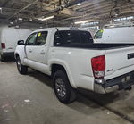 2017 Toyota Tacoma Dbl Cab/sr/trdspt/or/pro White vin: 5TFCZ5AN4HX102883