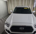 2017 Toyota Tacoma Dbl Cab/sr/trdspt/or/pro White vin: 5TFCZ5AN4HX102883