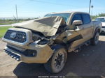 2019 Toyota Tacoma 4wd Sr/sr5/trd Sport Beige vin: 5TFCZ5AN6KX209845