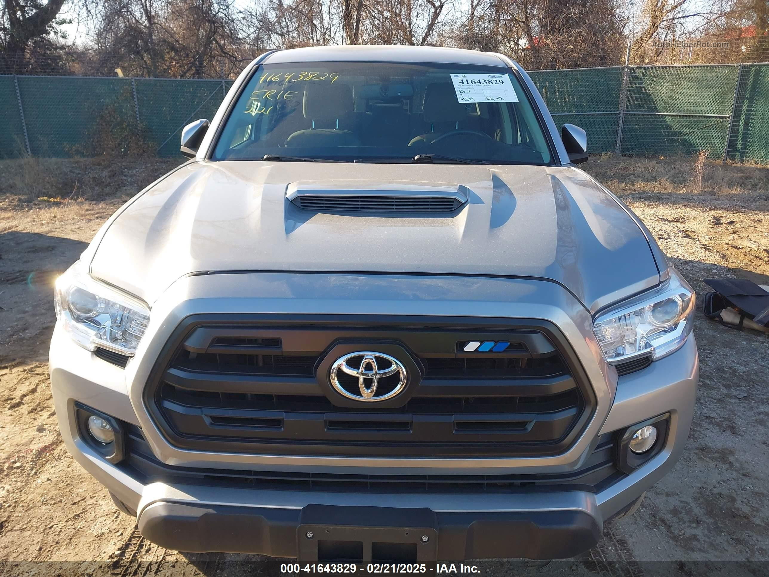 2017 Toyota Tacoma Sr5 V6 Silver vin: 5TFCZ5AN9HX062154