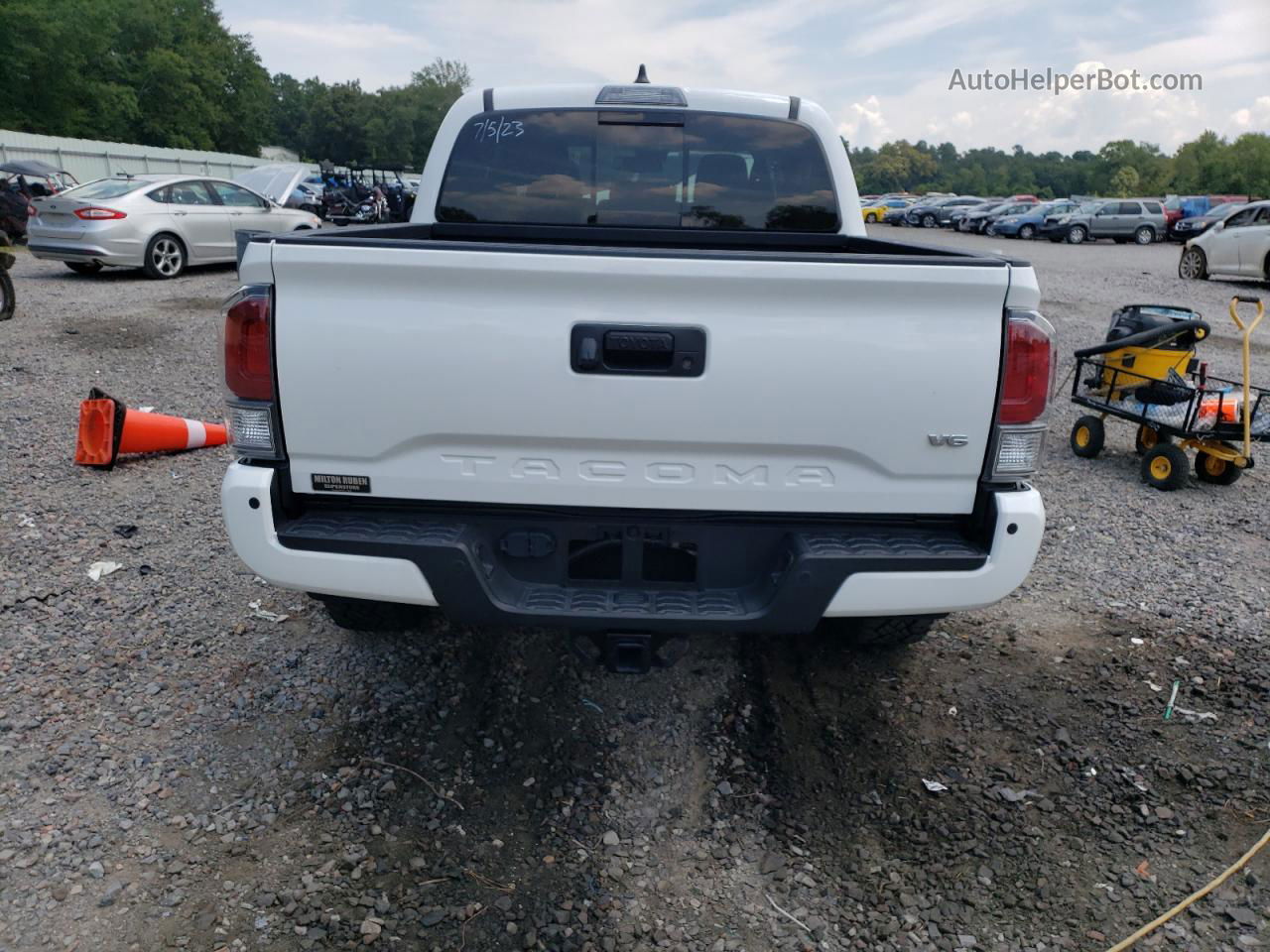 2021 Toyota Tacoma Double Cab White vin: 5TFCZ5ANXMX254239