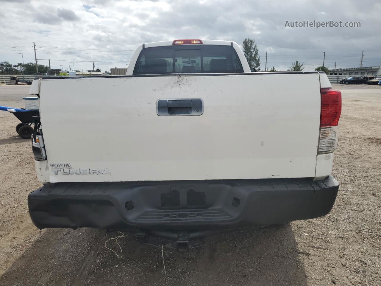 2012 Toyota Tundra  White vin: 5TFLU5F12CX027632