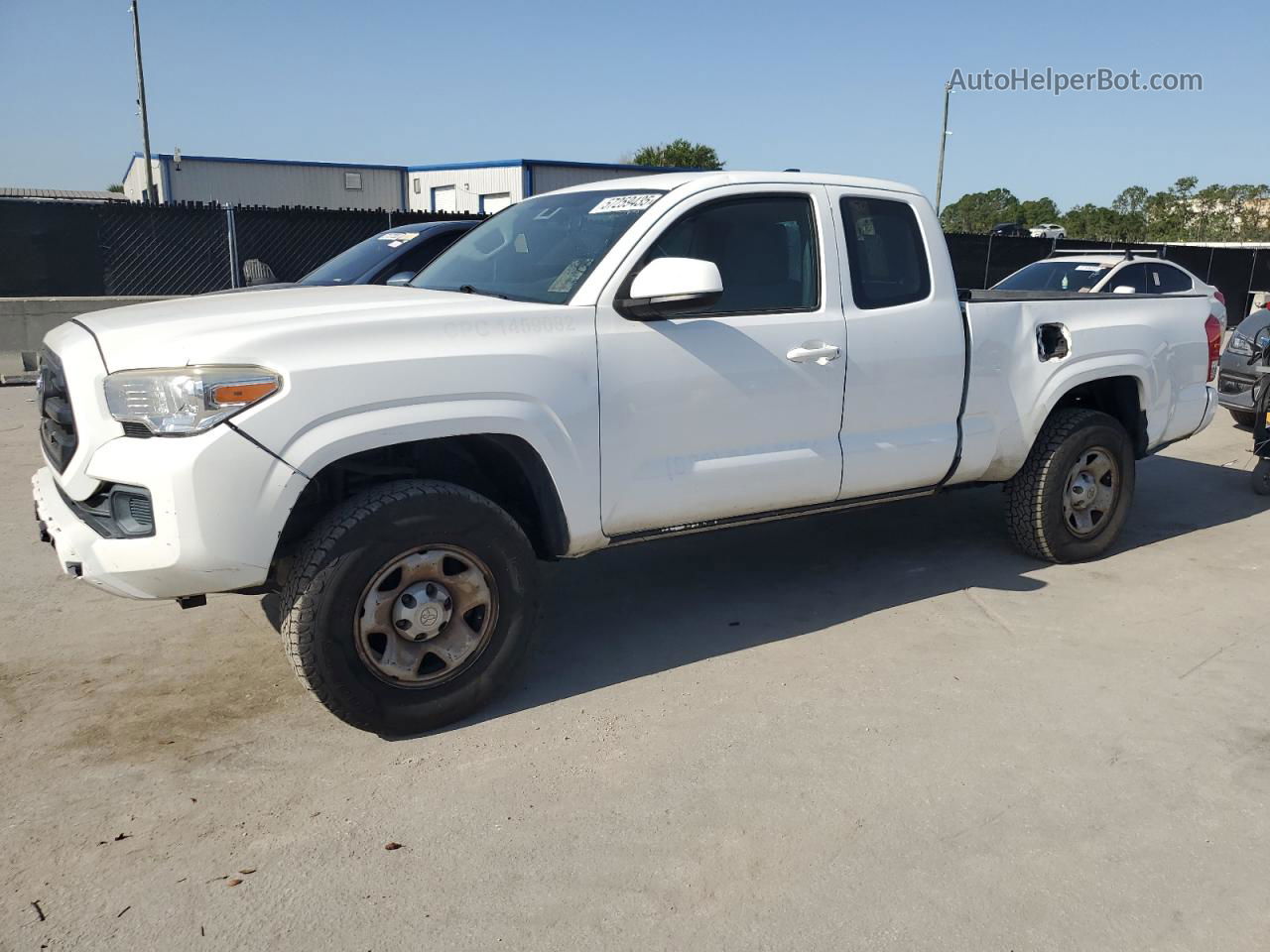 2017 Toyota Tacoma Access Cab White vin: 5TFRX5GN2HX075352