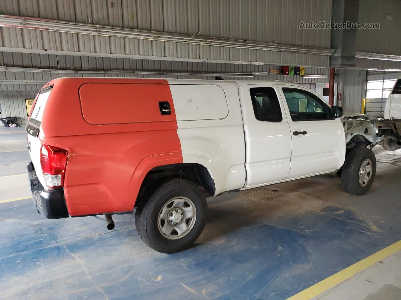 2017 Toyota Tacoma Access Cab Two Tone vin: 5TFRX5GN2HX090031