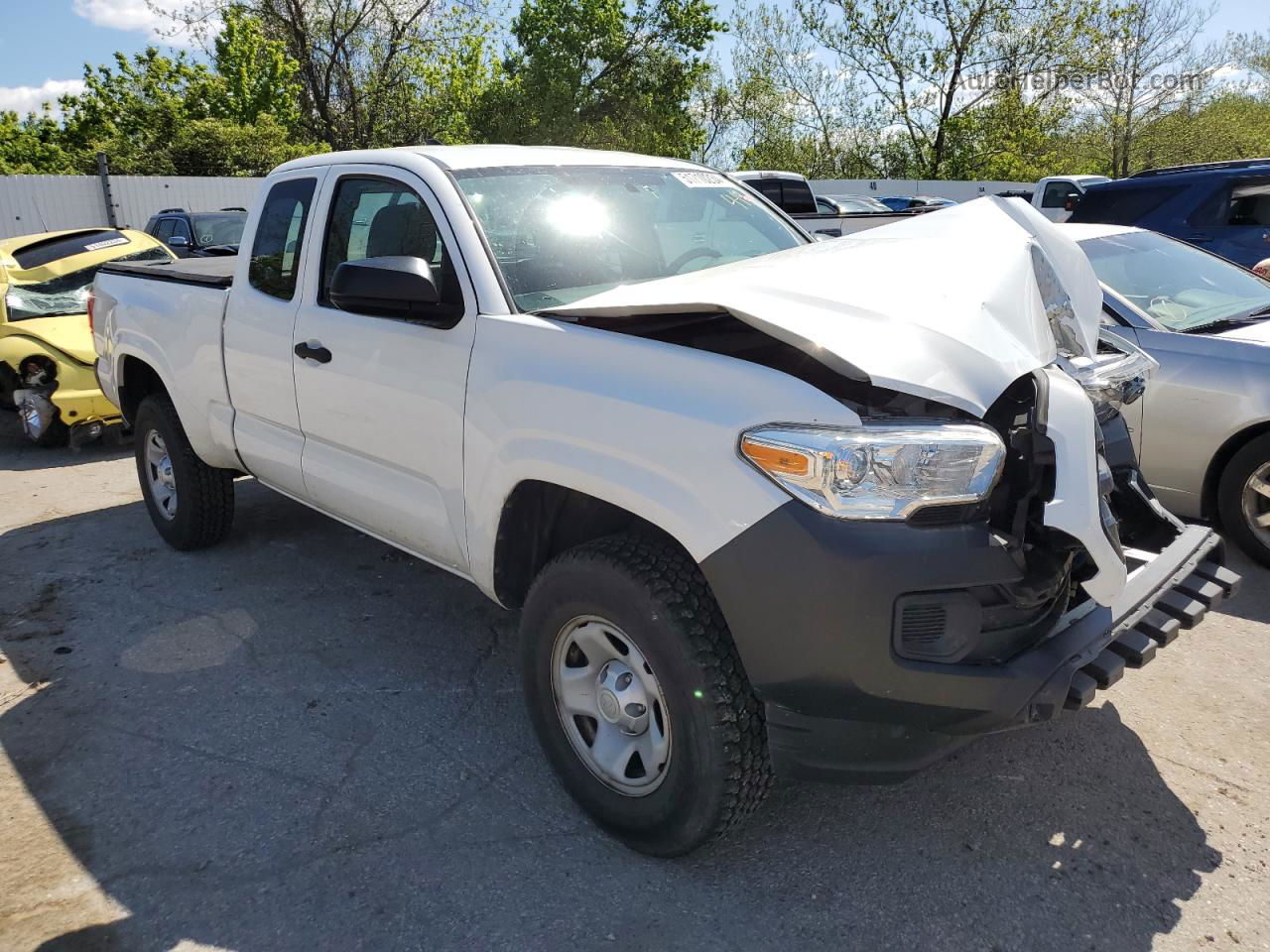 2017 Toyota Tacoma Access Cab White vin: 5TFRX5GN2HX100735