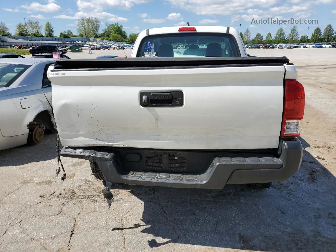 2017 Toyota Tacoma Access Cab White vin: 5TFRX5GN2HX100735