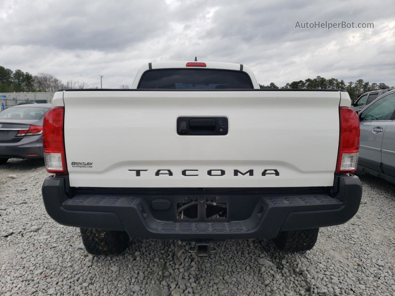 2017 Toyota Tacoma Access Cab White vin: 5TFRX5GN6HX080795