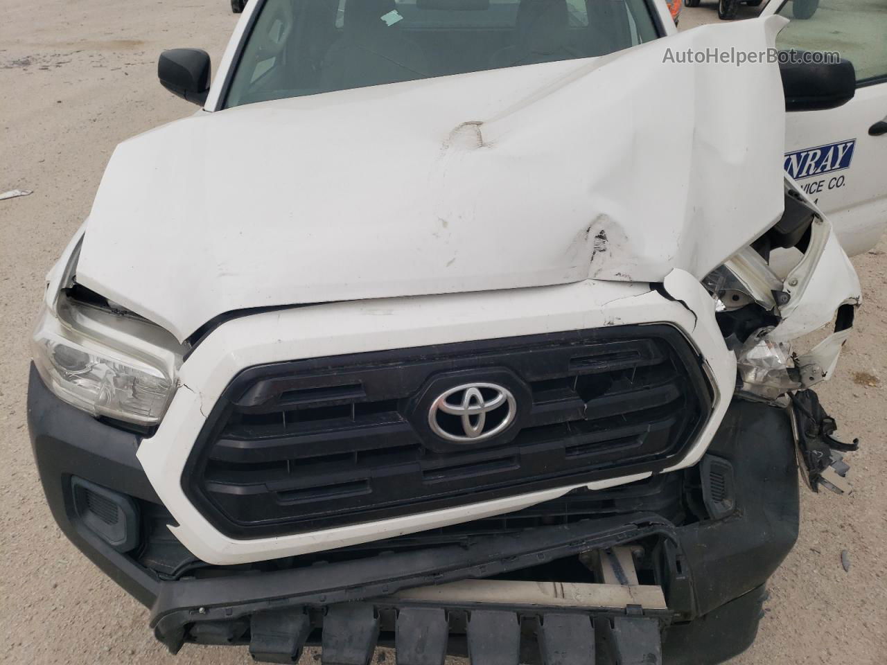 2017 Toyota Tacoma Access Cab White vin: 5TFRX5GN8HX075601