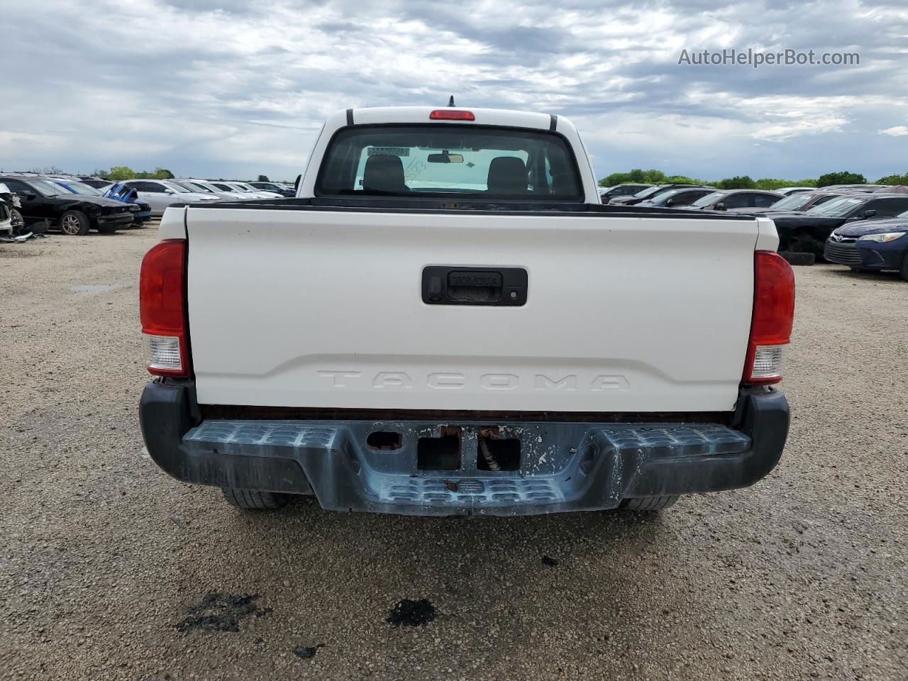 2017 Toyota Tacoma Access Cab White vin: 5TFRX5GN8HX075601