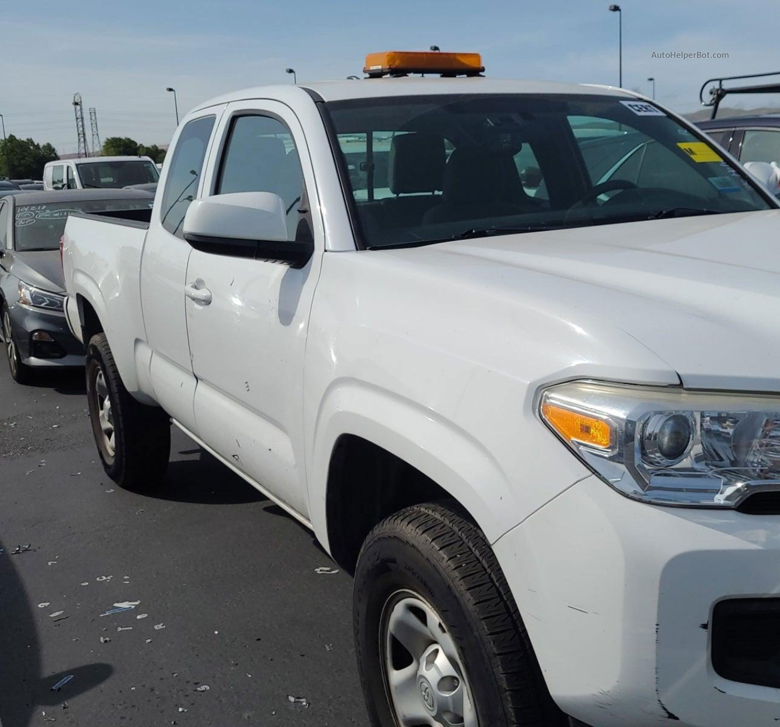2017 Toyota Tacoma Access Cab/sr/sr5 vin: 5TFRX5GN8HX080880
