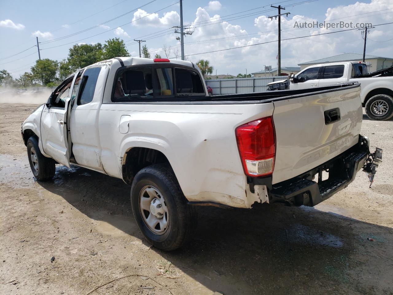 2017 Toyota Tacoma Access Cab White vin: 5TFRX5GN8HX081561