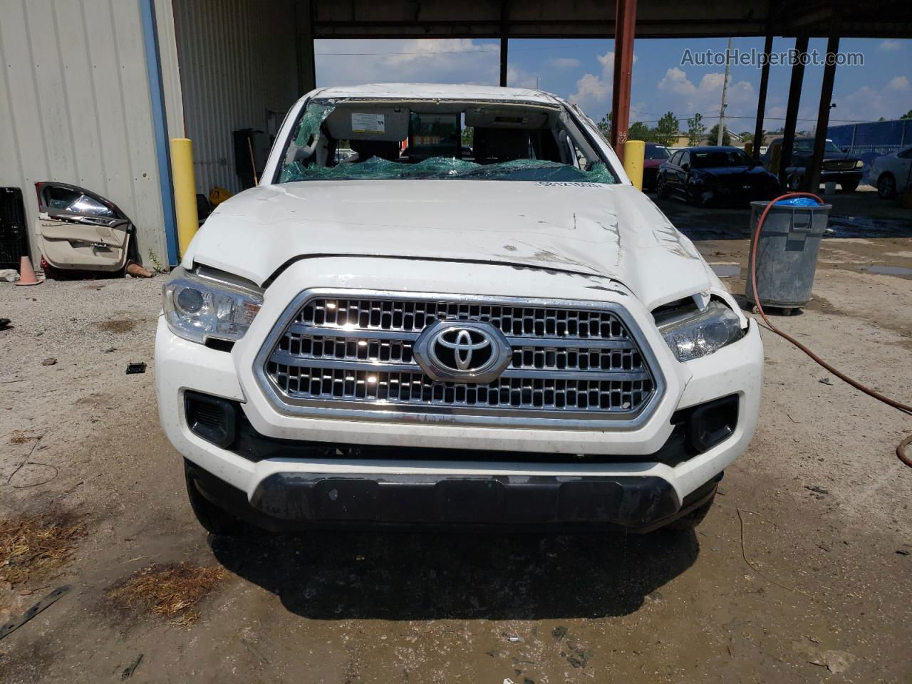 2017 Toyota Tacoma Access Cab White vin: 5TFRX5GN8HX081561