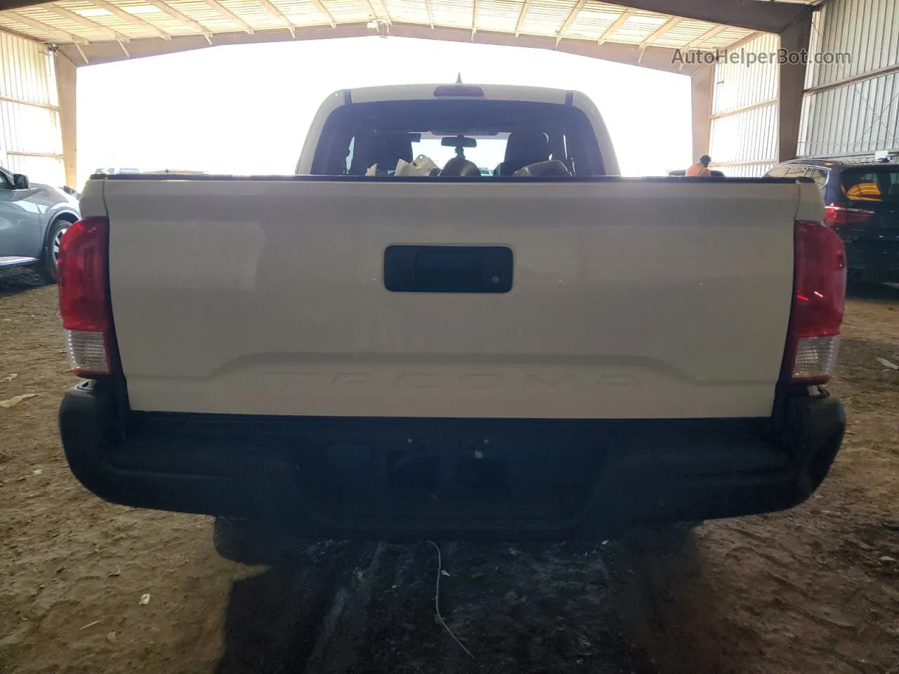 2017 Toyota Tacoma Access Cab White vin: 5TFRX5GN8HX098215