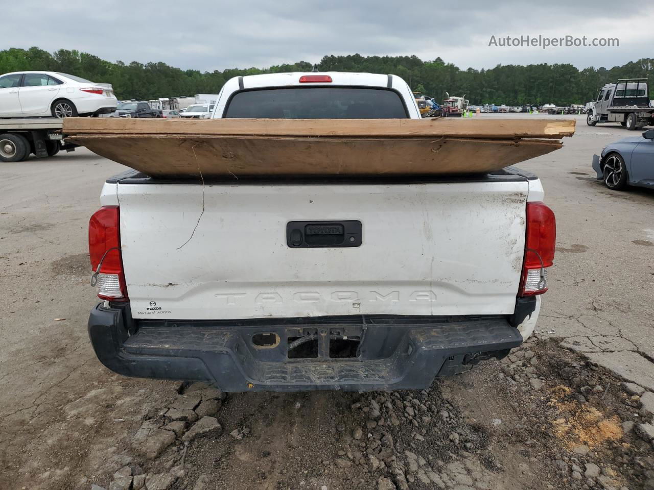 2017 Toyota Tacoma Access Cab White vin: 5TFRX5GNXHX077883