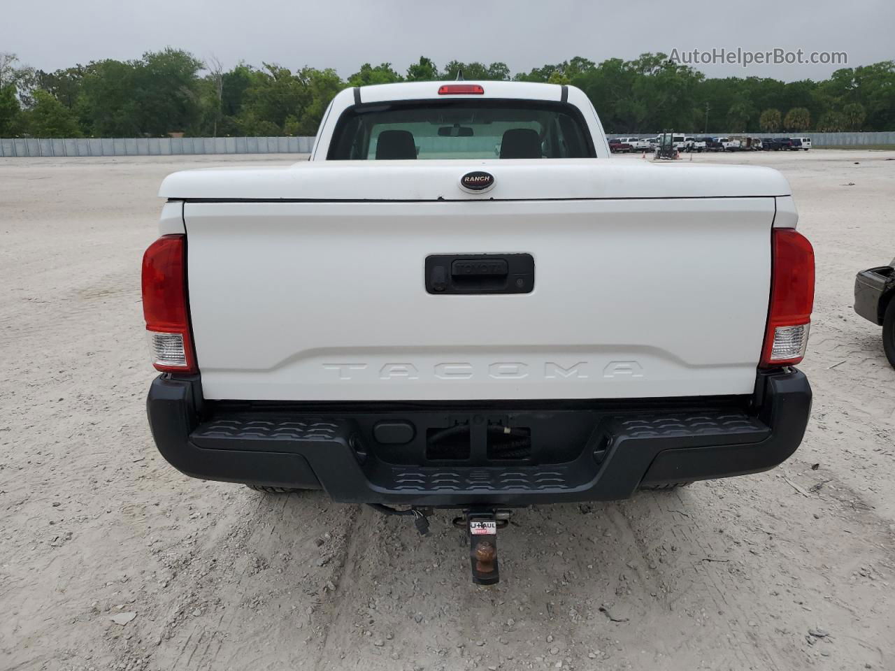 2017 Toyota Tacoma Access Cab White vin: 5TFRX5GNXHX090178