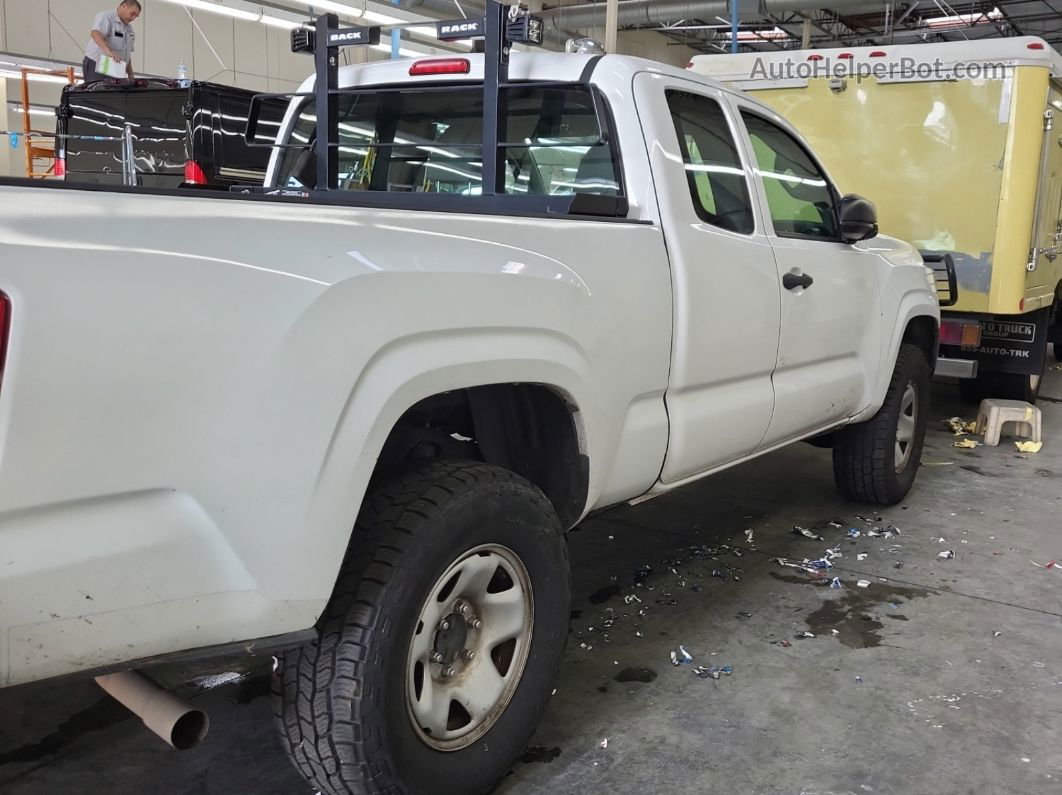 2017 Toyota Tacoma Access Cab/sr/sr5 White vin: 5TFRX5GNXHX091282