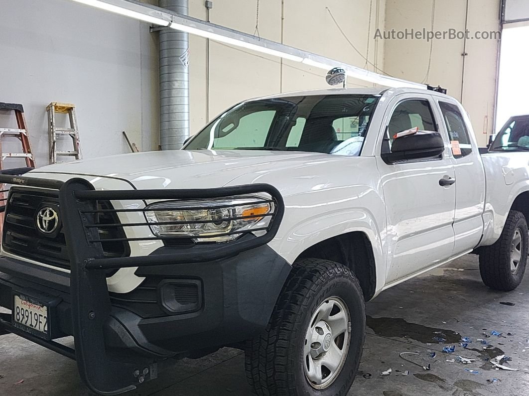 2017 Toyota Tacoma Access Cab/sr/sr5 White vin: 5TFRX5GNXHX091282